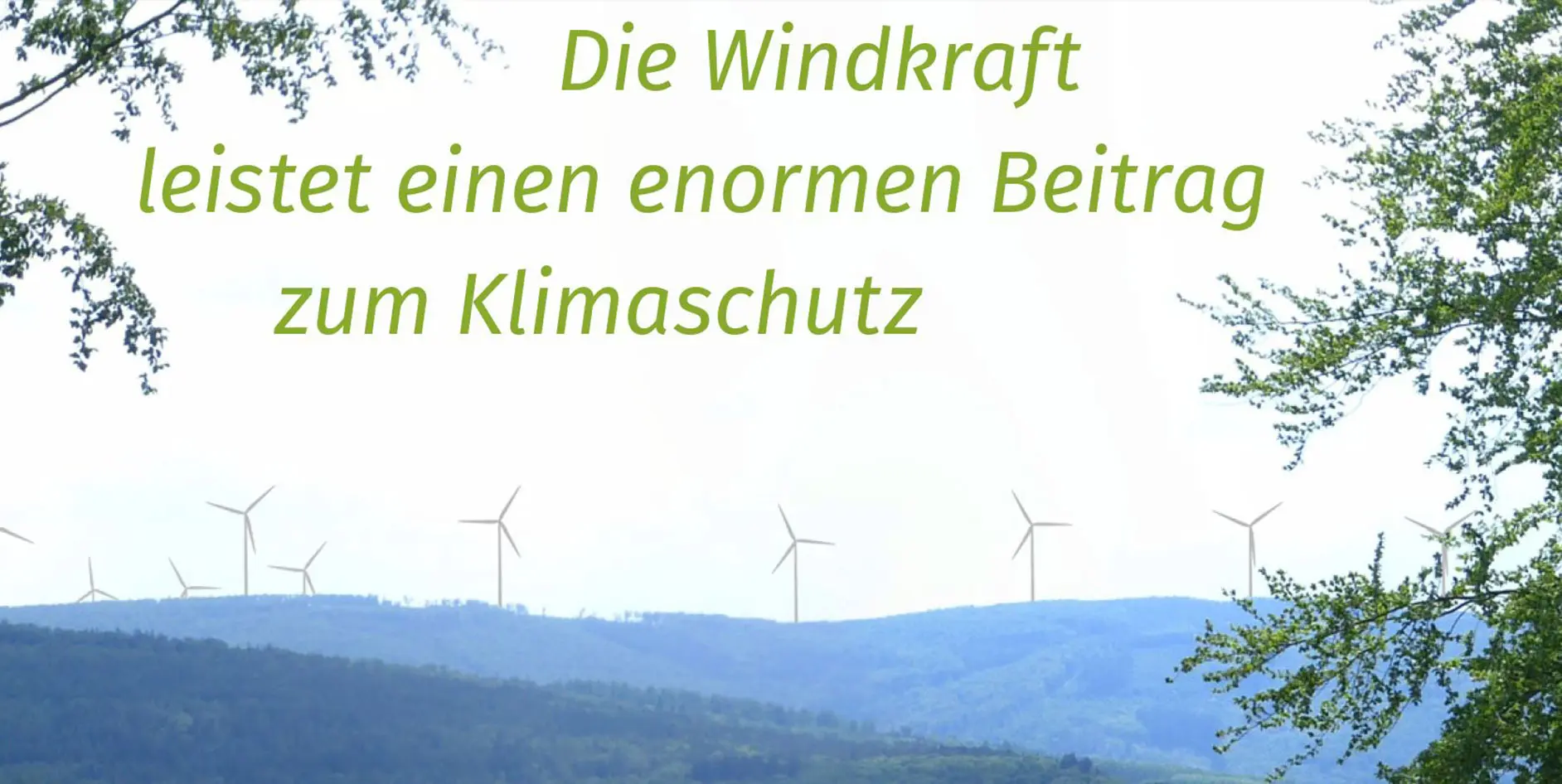 Windkraftanlagen im Hintergrund mit dem Text Die Windkraft leistet einen enormen Beitrag zum Klimaschutz.