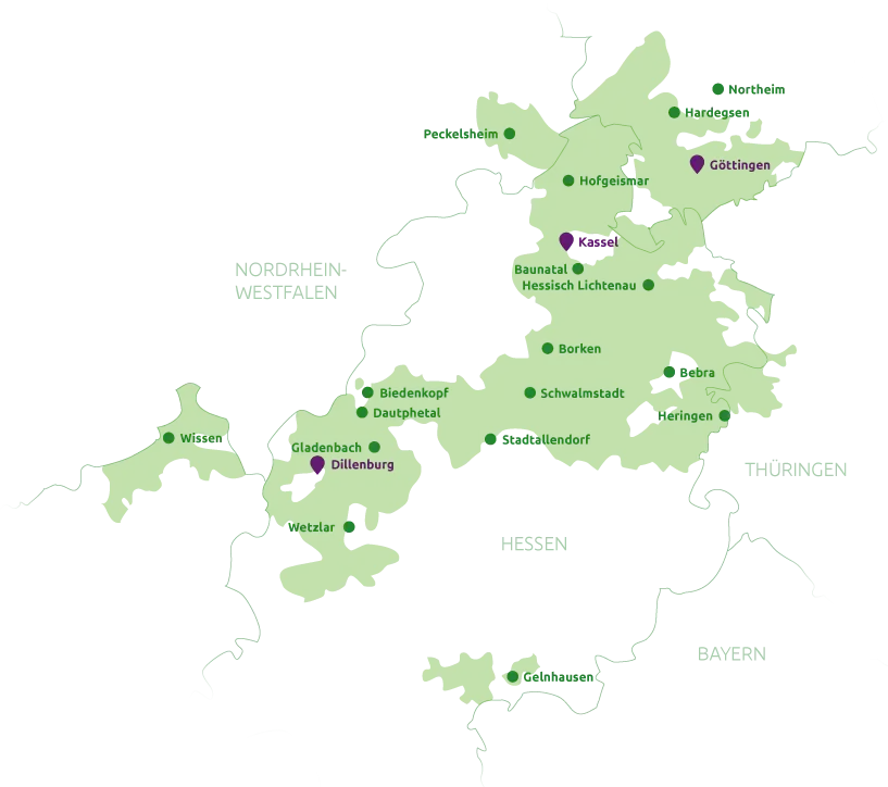 Karte von Nordhessen mit Städten wie Göttingen, Dillenburg und Baunatal, farbig hervorgehoben auf grünem Hintergrund.