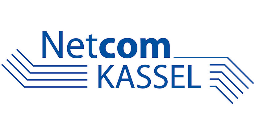 Logo von Netcom Kassel in blauer Schrift, ergänzt durch dynamische Linien.