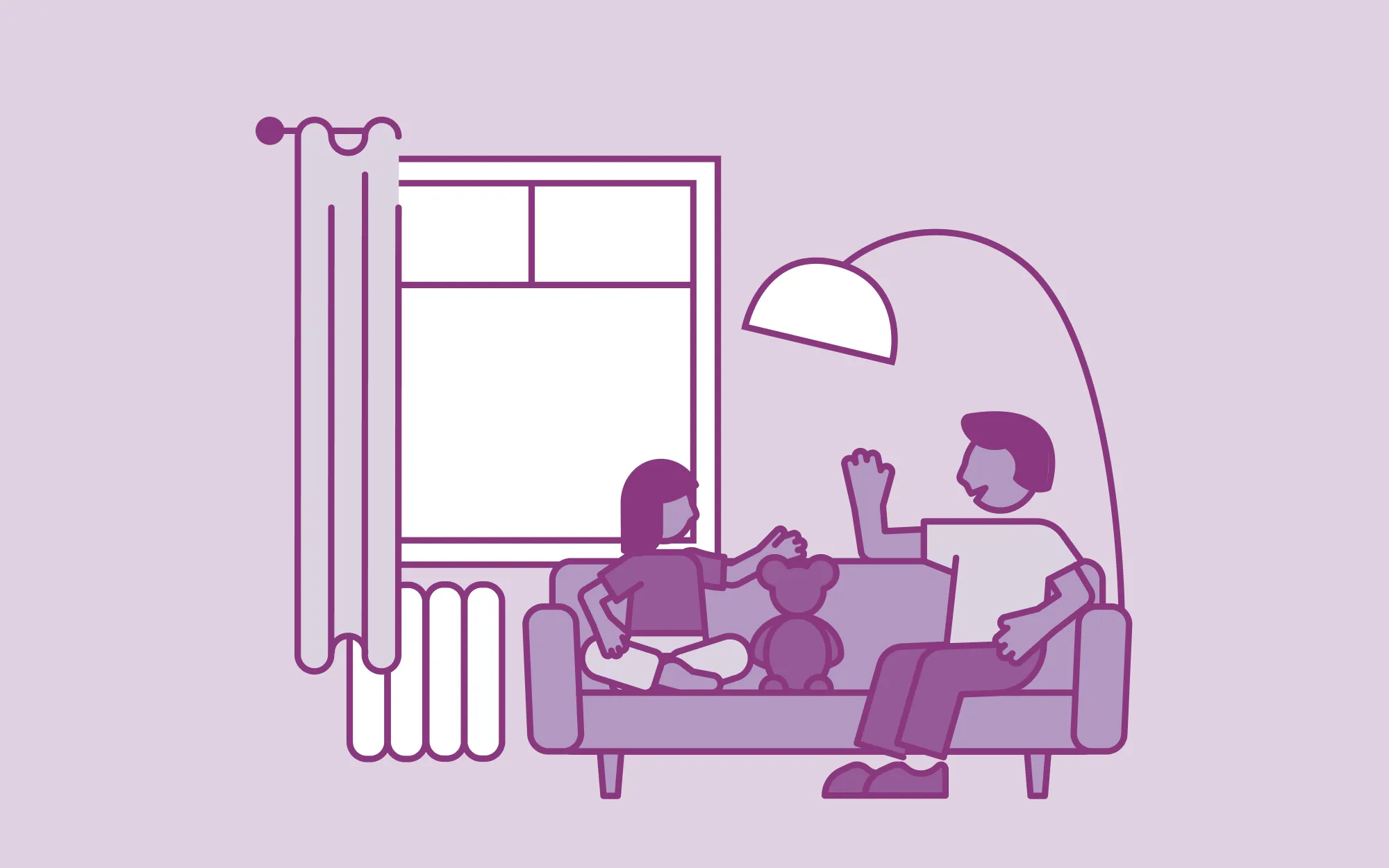 Ein Kind und ein Erwachsener sitzen auf einem Sofa, spielen mit einem Teddybären und unterhalten sich. Ein Fenster und eine Lampe sind im Hintergrund.