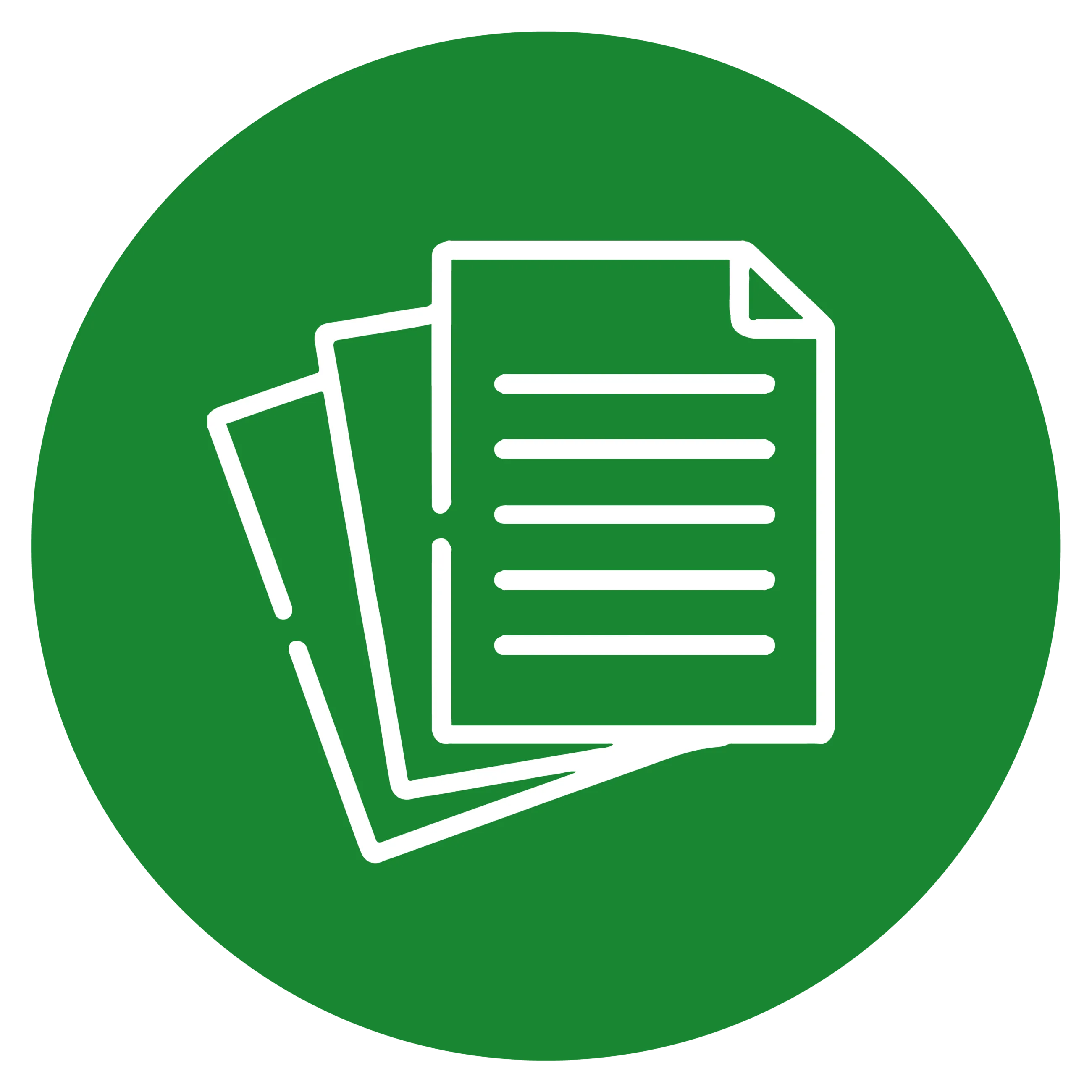 Drei Dokumente auf grünem Hintergrund, symbolisieren Informationen oder Büroarbeit.