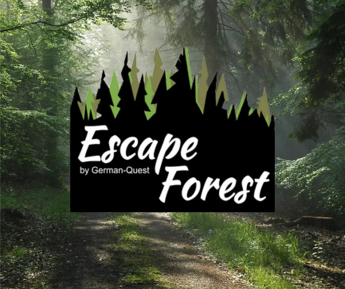Logo von Escape Forest, umgeben von einer dichten Waldkulisse mit Sonnenstrahlen und einem gepflasterten Weg.
