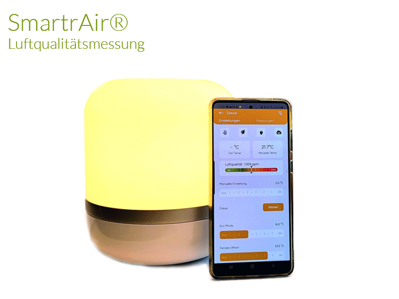SmartrAir® Luftqualitätsmessgerät mit leuchtender Lampe und Smartphone-App zur Steuerung.