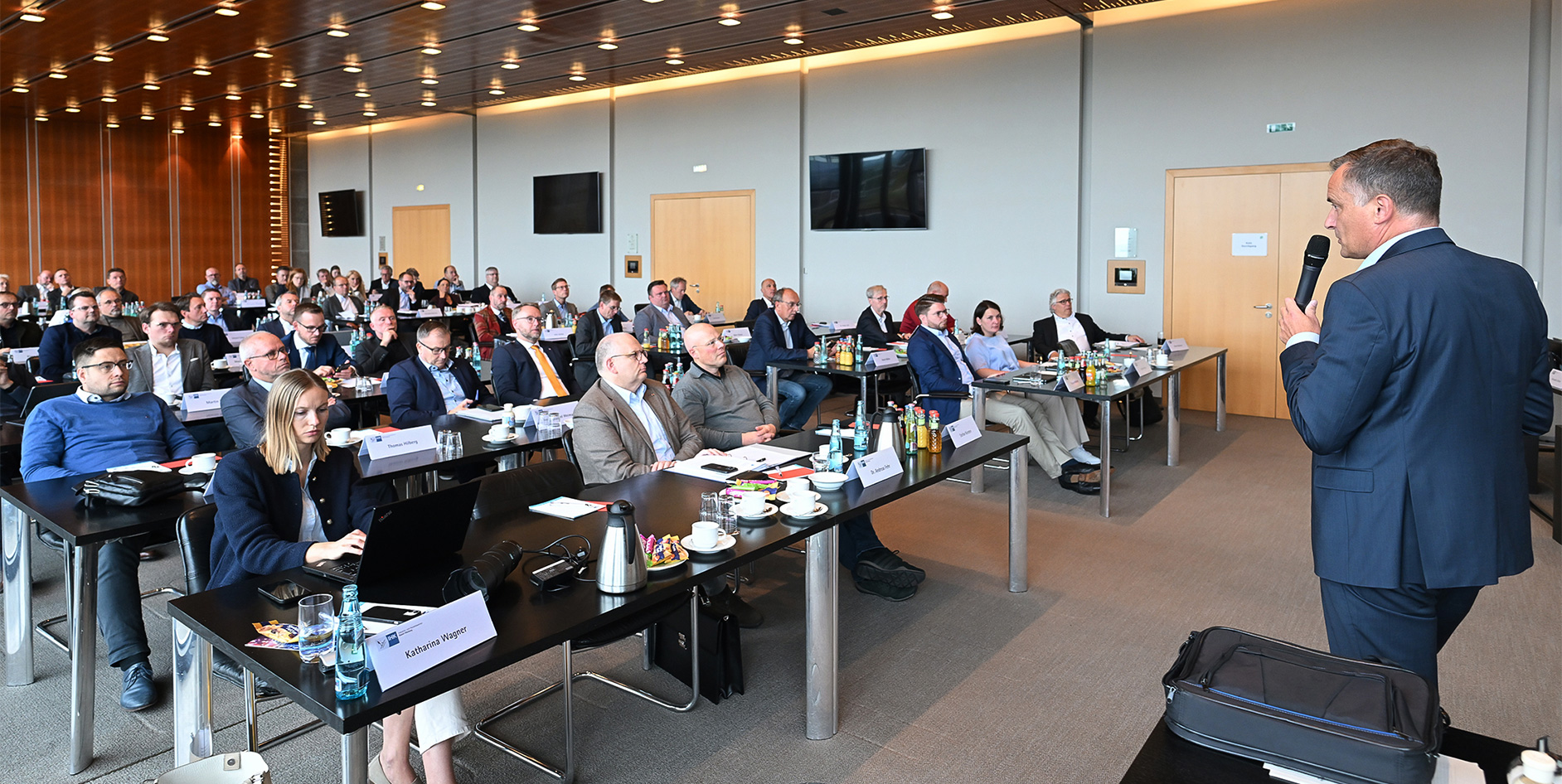 EAM-Geschäftsführer Olaf Kieser spricht bei der IHK-Vollversammlung in Kassel über die Energiewende
