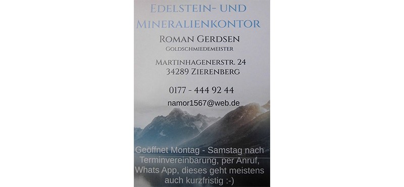 Ein Zettel mit der Adresse und den Öffnungszeiten