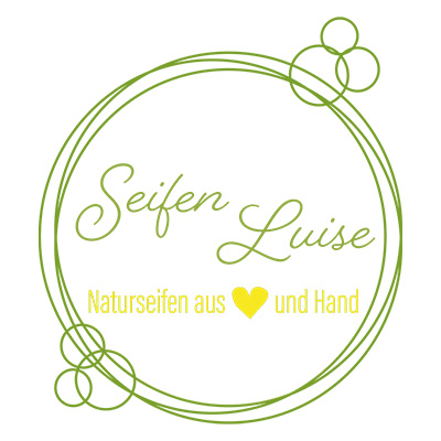 Das Logo von der Seifenmanufaktur Seifen Luise in einer grünen Schreibschrift mit der Unterzeile Naturseifen aus Herz und Hand.
