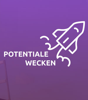 Symbol eines Raketenstarts mit dem Text "Potentiale Wecken"" darunter auf lila Hintergrund."