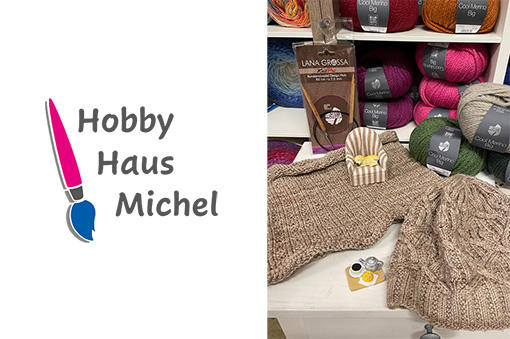 Logo von Hobby Haus Michel mit Wollwaren und Strickprojekten: pulloverartige Stücke und Wolle auf einem Tisch.